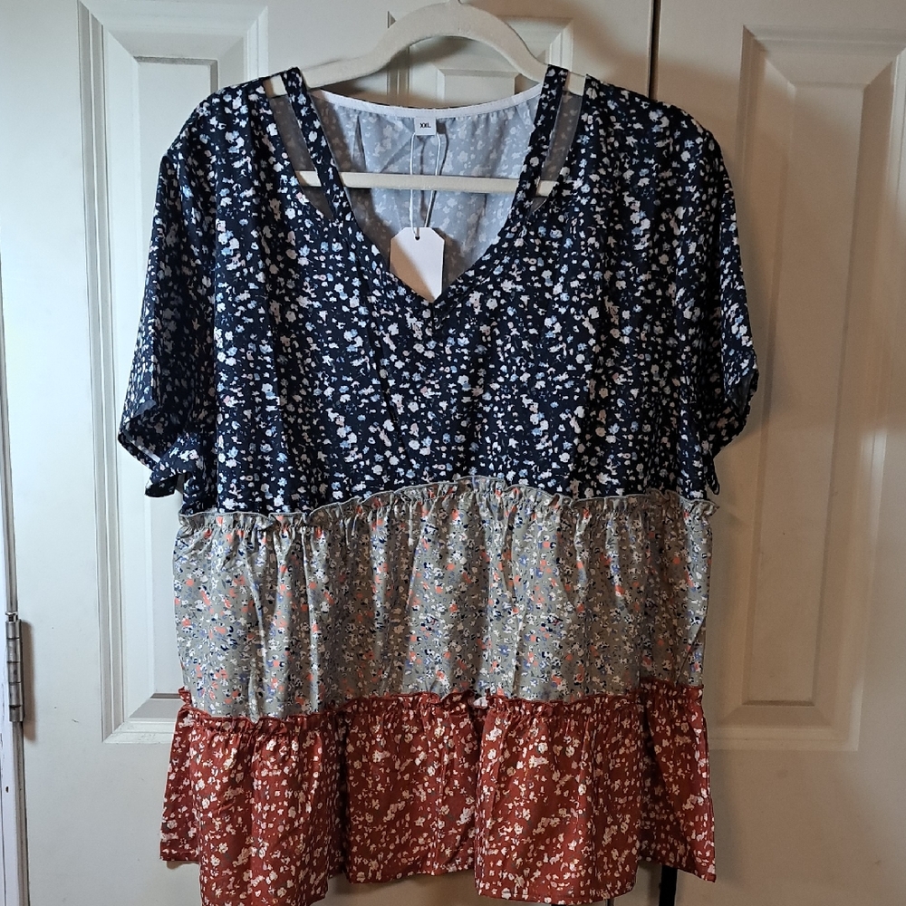 Nwt Floral Print V-Neck Women's Top